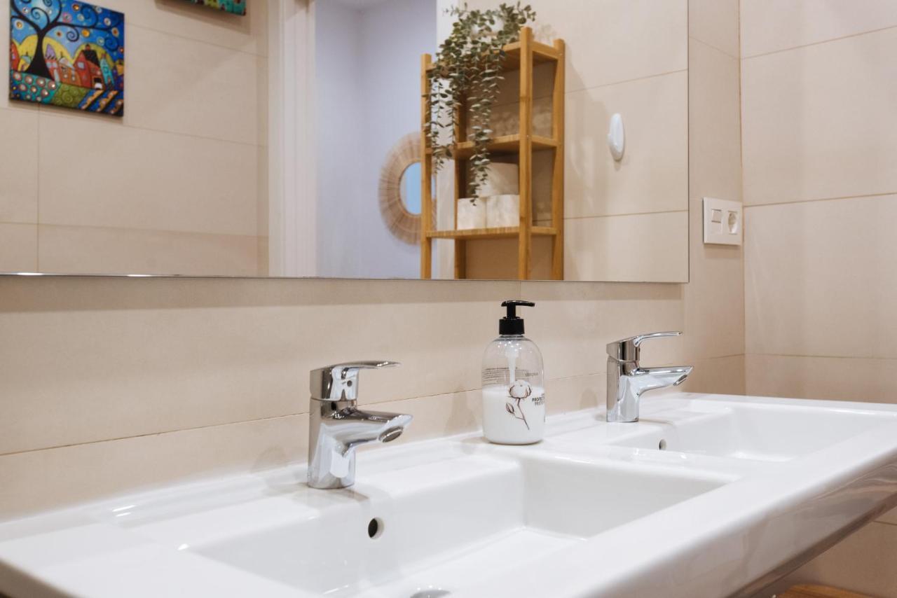 Apartamento Estelar Con Piscina Y Garaje Nervion Lägenhet Sevilla Exteriör bild