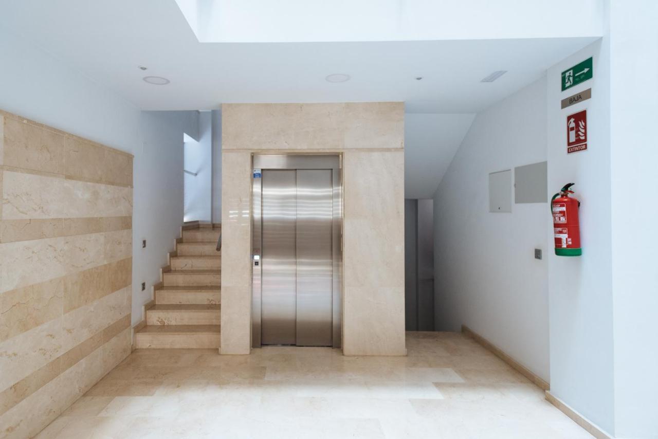 Apartamento Estelar Con Piscina Y Garaje Nervion Lägenhet Sevilla Exteriör bild