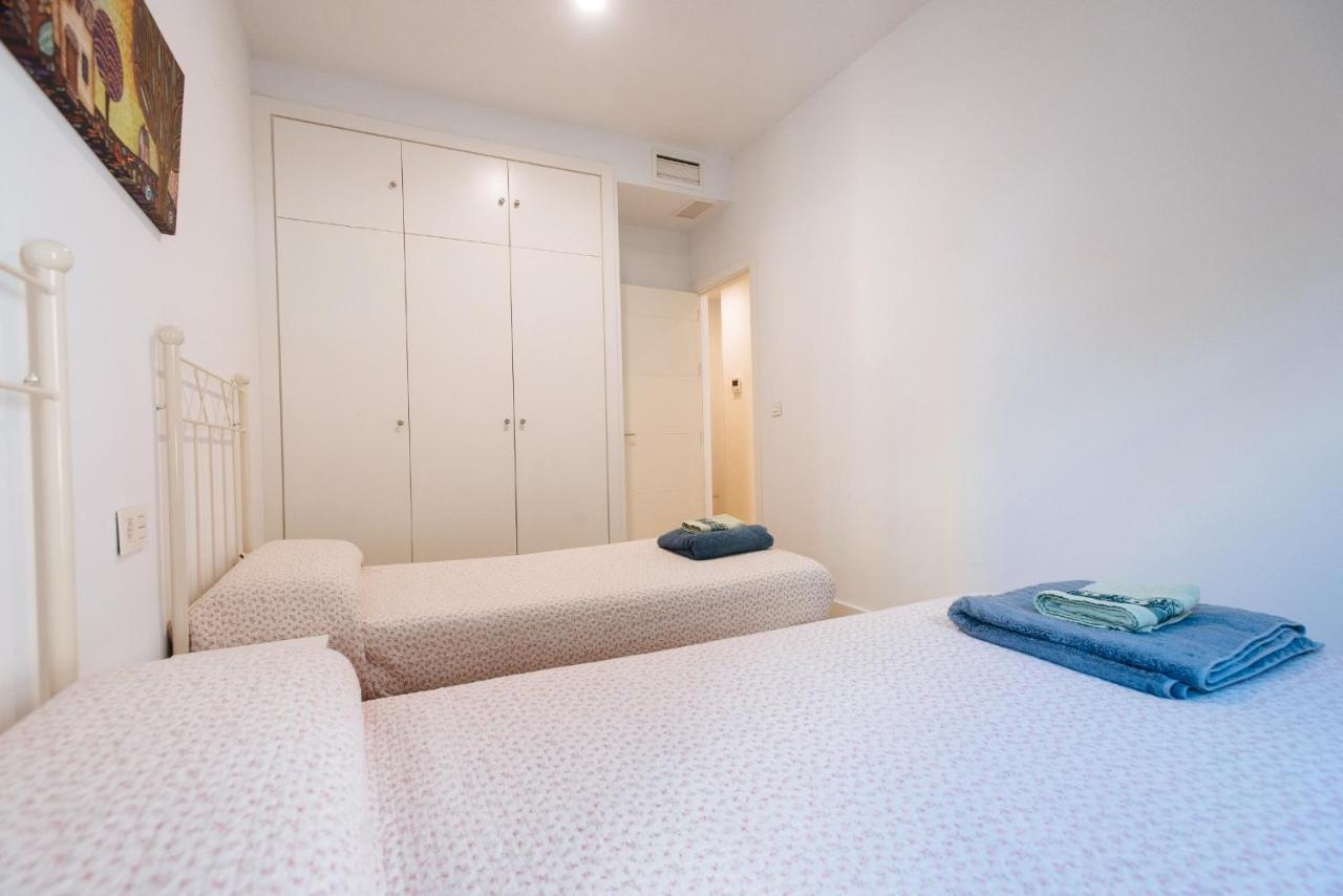 Apartamento Estelar Con Piscina Y Garaje Nervion Lägenhet Sevilla Exteriör bild
