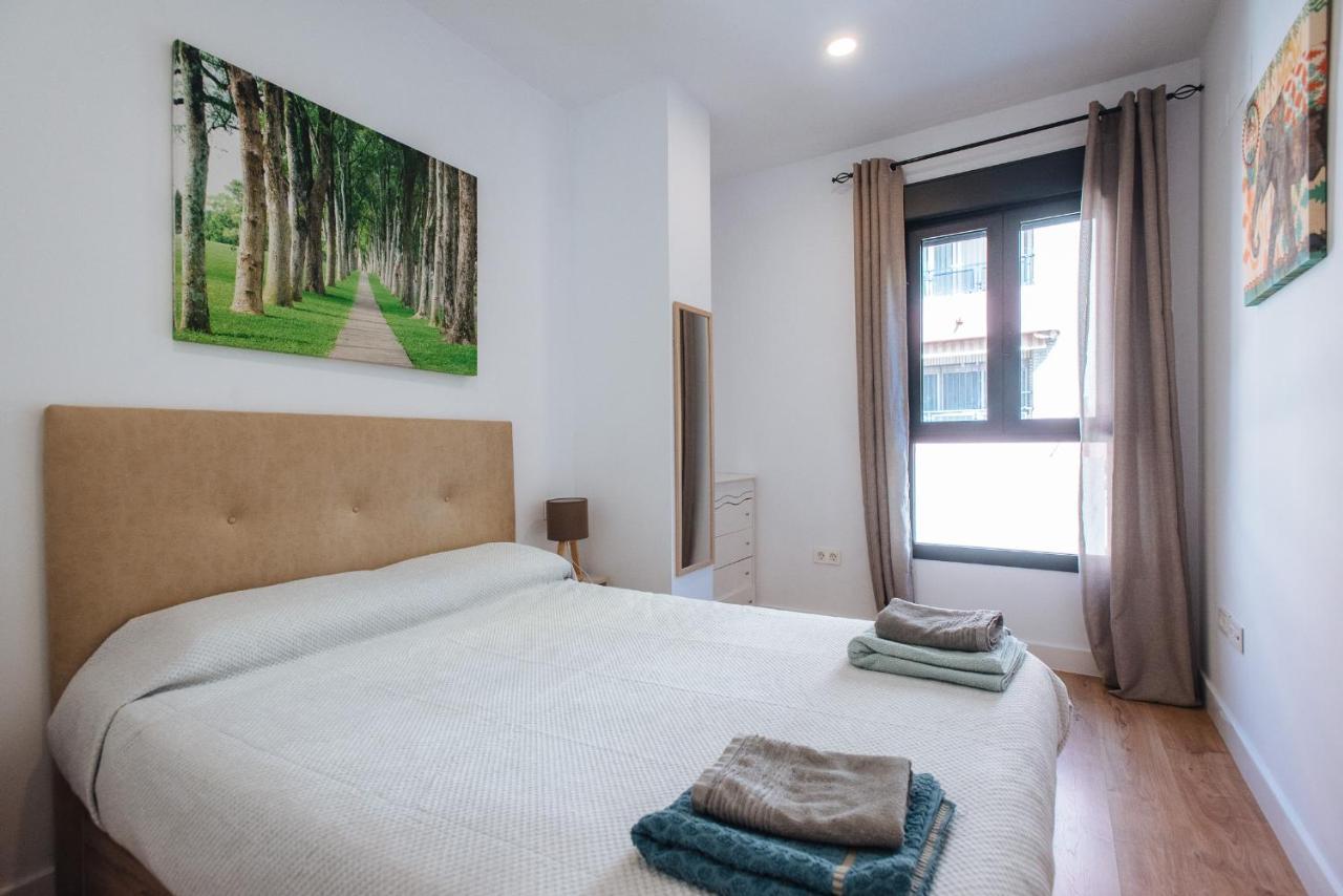 Apartamento Estelar Con Piscina Y Garaje Nervion Lägenhet Sevilla Exteriör bild